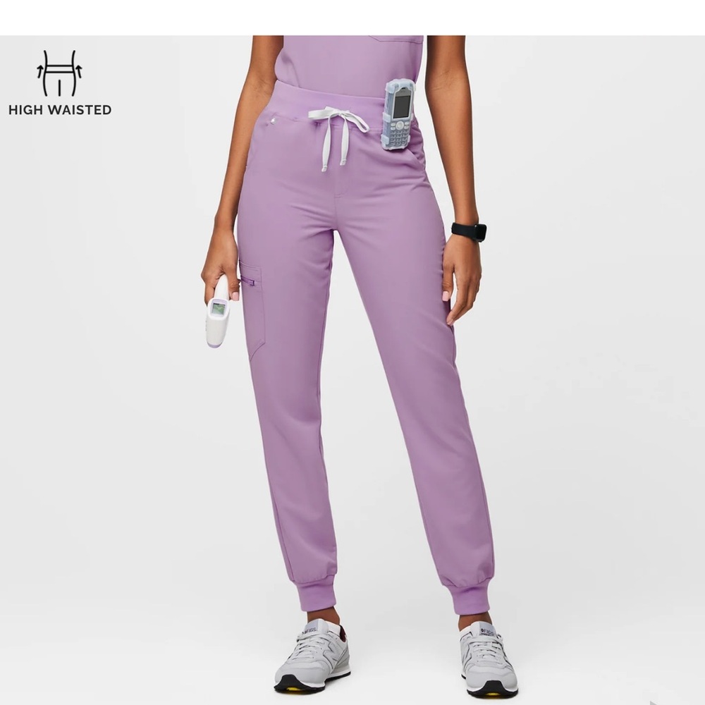 New with Tags
Figs High Waisted Zamora Petite Jogger Scrub
Size XXS